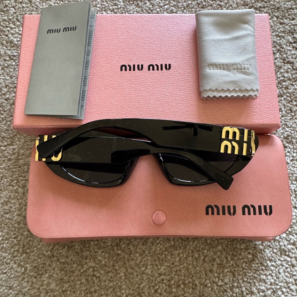 Black and gold fashion inspired small frame sunglasses